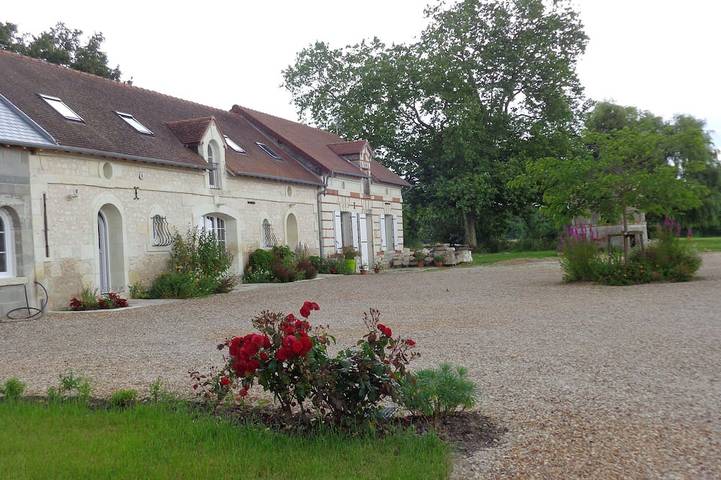 Location de vacances pour 8 personnes, avec jardin à Vallières-les-Grandes