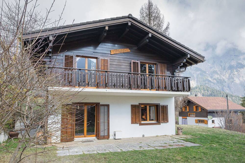 Wunderbares alleinstehendes Ferienhaus für 6 Gäste mit  W-Lan, Tv, Terrasse und Parkplatz in Ovronnaz, Chamoson