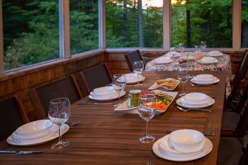 Cottage Rentals for 10 Guests in Owl's Head, Quebec, Picture 1