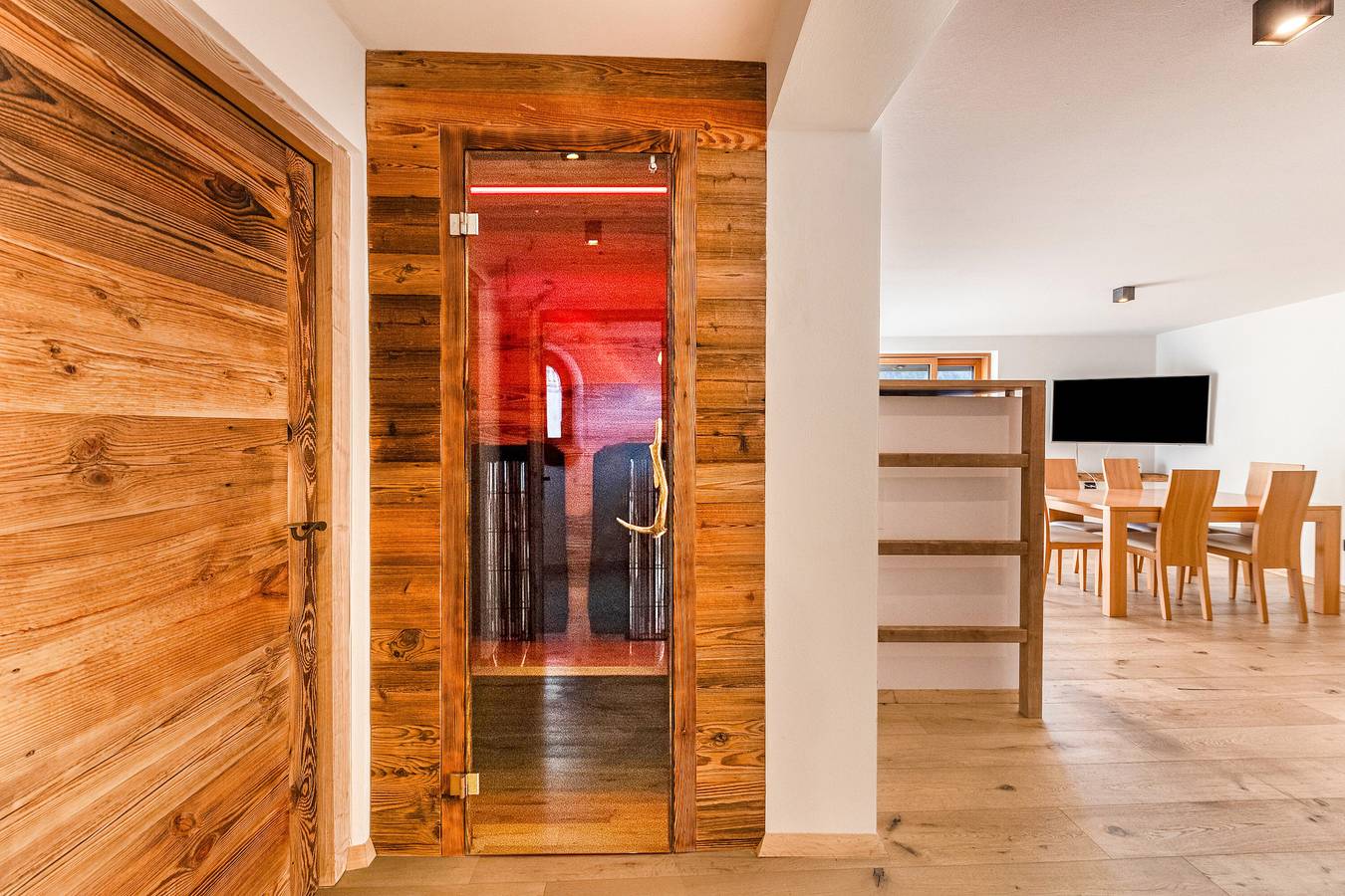 Appartement entier, Appartement 'Naturoase Stegerhof Apt Sonnenblume' avec cabine infrarouge et piscine partagée in Trodena nel parco naturale, Sud-Tyrol