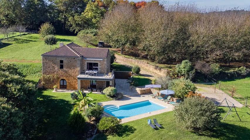 Location de vacances pour 9 personnes, avec Balcon et Terrasse ainsi que Jardin et Piscine à Mazeyrolles - 3