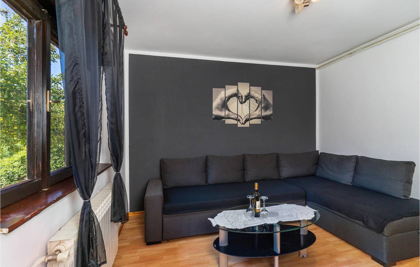 Gemütlich, 2 km vom Fluss Dobra entfernt: WLAN, Terrasse und Parkplätze in Delnice, Primorje-Gorski Kotar