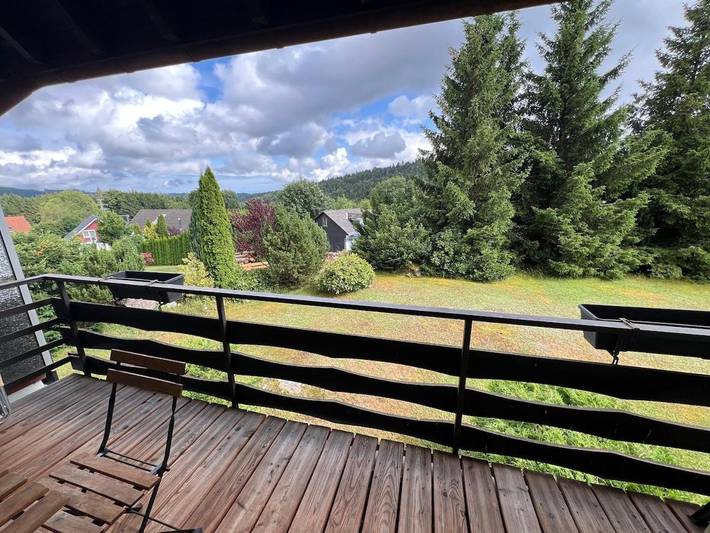 Ferienwohnung für 5 Personen, mit Balkon und Terrasse sowie Garten und Pool in Häusern