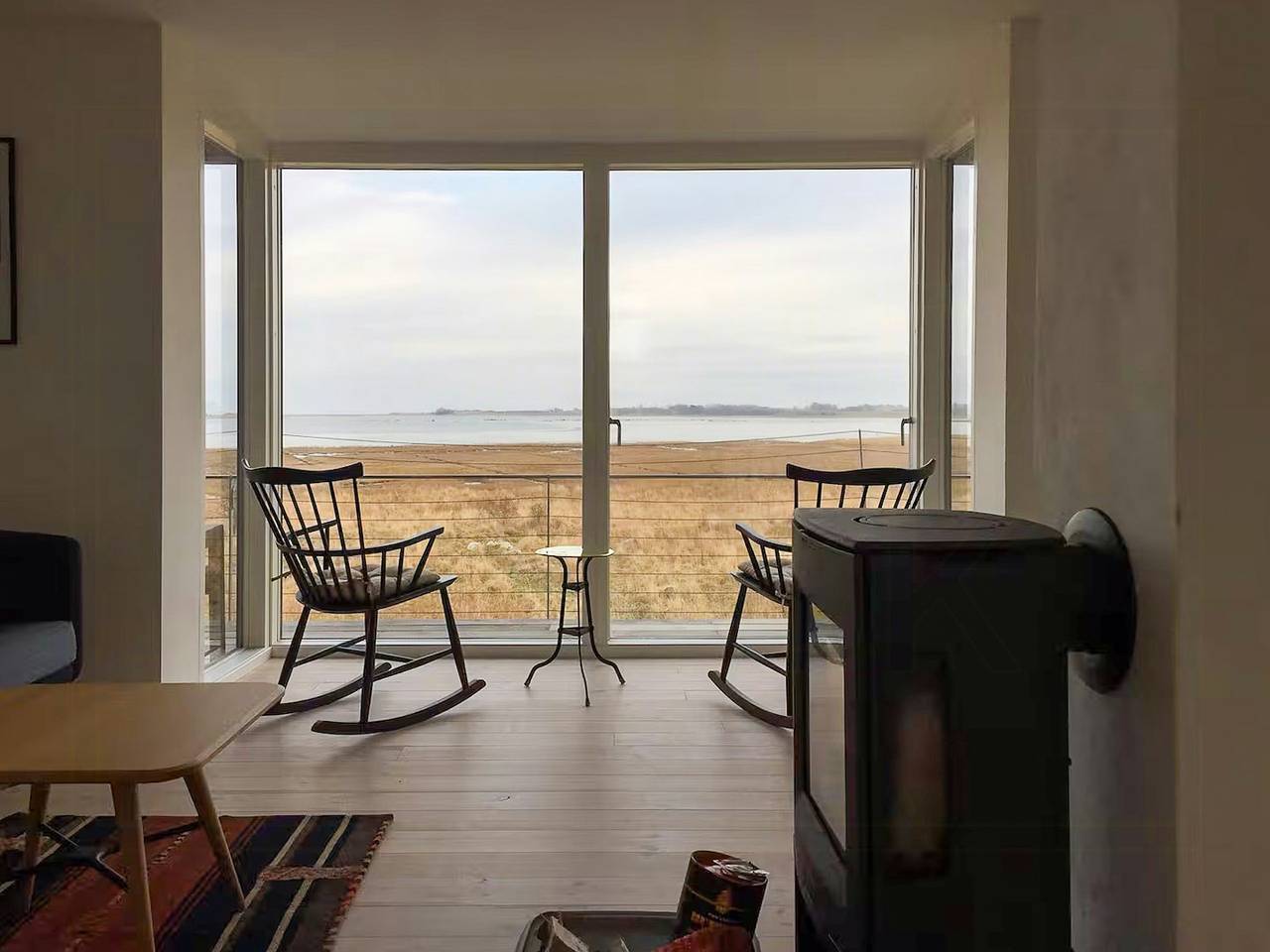 Haus mit überdachter Terrasse am Stavns Fjord in Samsø