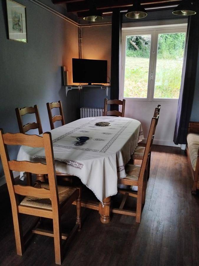 Location de vacances pour 7 personnes, avec Jardin à Saint-Saud-Lacoussière