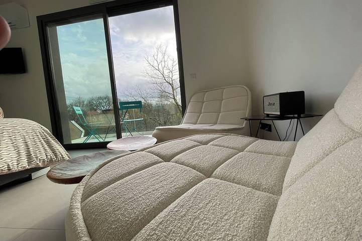 Near Arkea Arena for this room with an incredible view in Bouliac, Bordeaux und Umgebung