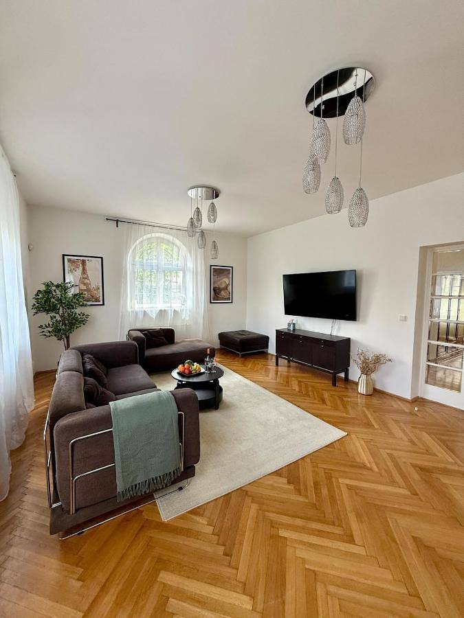 Family Villa Hanspaulka in Prag, Mittelböhmen