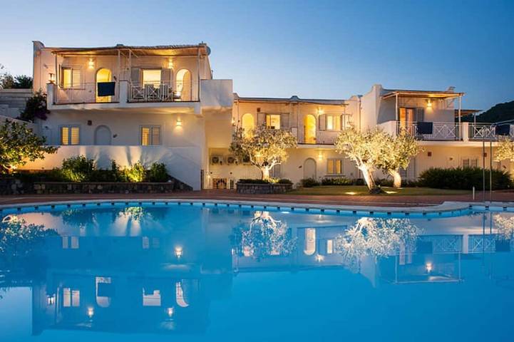 Holiday apartment for 2 people, with garden and pool - 1