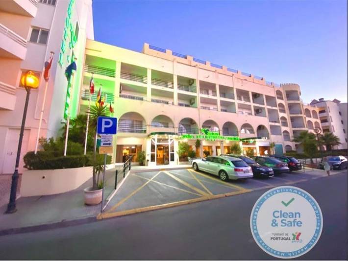 Aparthotel para 4 pessoas, com Varanda e Terraço e ainda Jacuzzi and Jardim em Monte Gordo