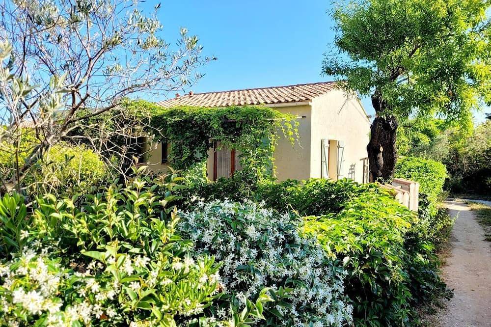 House with pool, air conditioning, close to the beach in Six-Fours-les-Plages, Region de Toulon