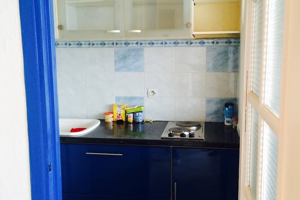 Ganze Wohnung, Wohnung 30 m2 in Cagnes zwischen Cannes und Nizza 30 Meter vom Strand entfernt, Meerblick in Cros de Cagnes, Cagnes-sur-Mer