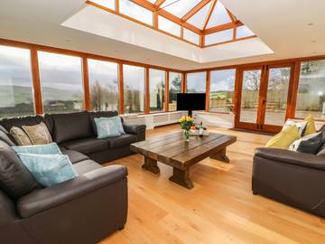 Cottage for 10 People in Powys, Mid-Wales, Photo 3