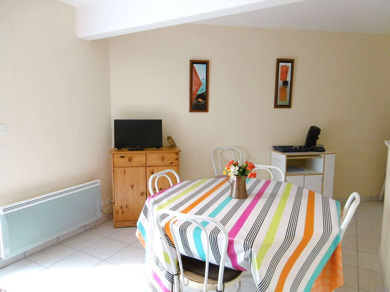 Appartement entier, Charmant T2 avec Terrasse à 200m du Centre de Sarzeau - Equipé, Parking Inclus in Sarzeau, Côte des Mégalithes