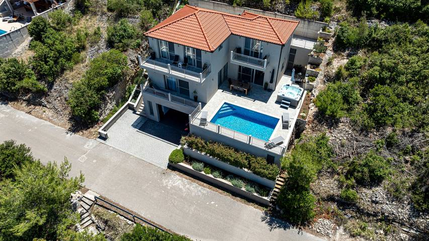Villa pour 6 personnes, avec terrasse ainsi que jardin et jacuzzi en Korcula - 3