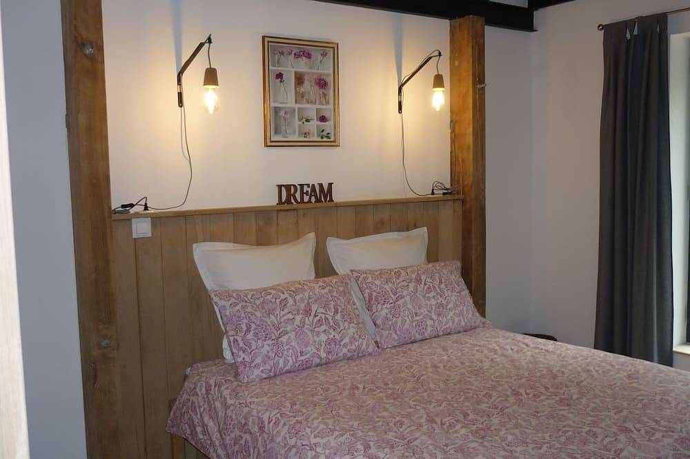 Entire apartment, Workshop n°2 for 6 with shared pool and sauna for lazy days in Semur-en-Auxois, Montbard region