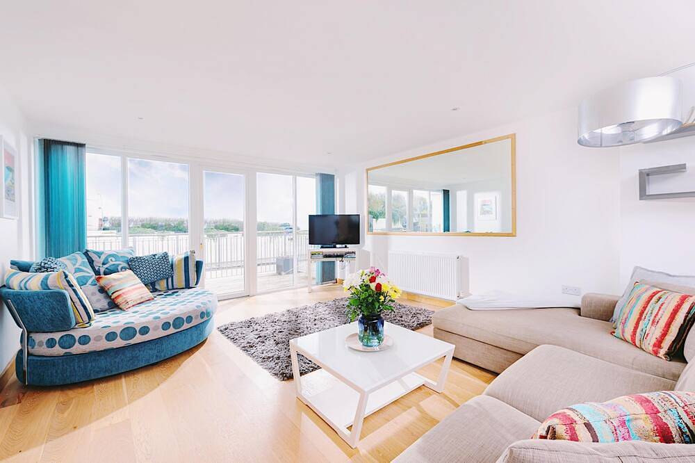 2 minutes walk from 2 fabulous beaches in Porth, Newquay