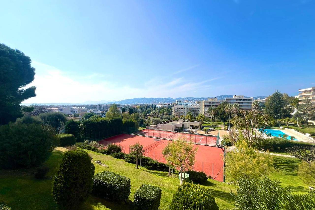 Geheel appartement, Juan Les Pins - 4 people - swimming pool - tennis in Juan-les-Pins, Antibes
