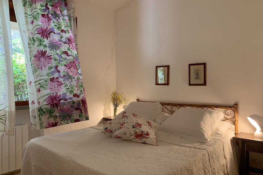 Cala Dei Pirati.  Garden cottage with sea view on the Tuscan archipelago in Punta Ala, Castiglione della Pescaia