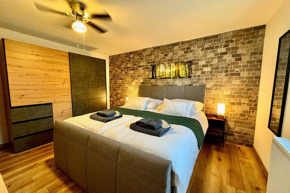 Familienurlaub - Spielzimmer - Spielplatz - Terrasse Garten Ferienhaus Taufstein in Herbstein, Vogelsberg Region