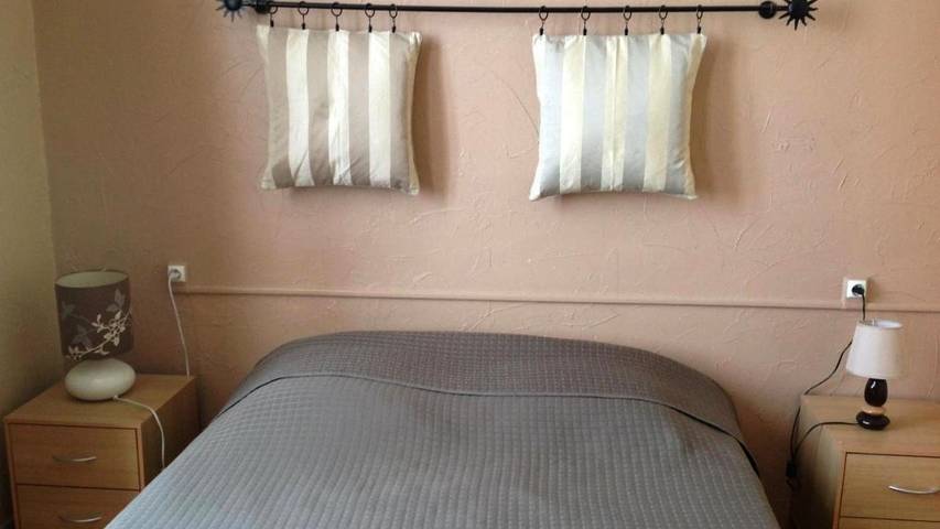 Hôtel pour 2 personnes, avec vue ainsi que terrasse et jardin à Nyons - 2