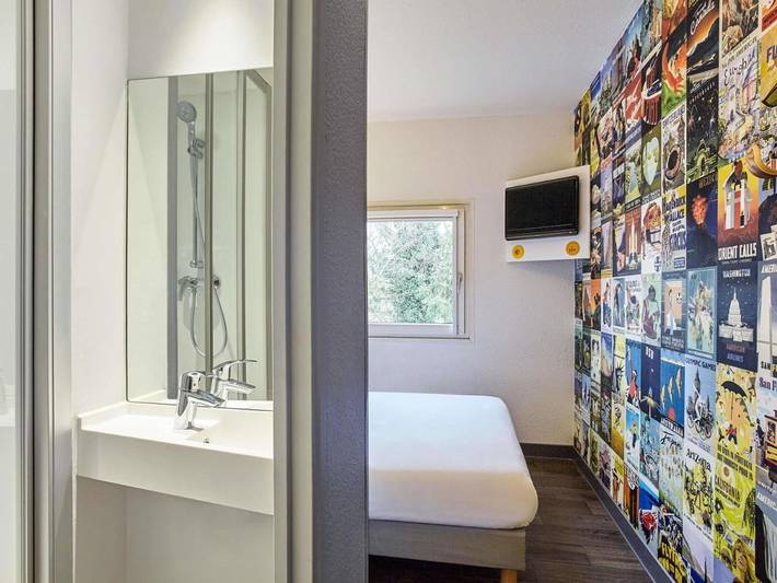 Hôtel pour 2 personnes, avec Terrasse à Massieux