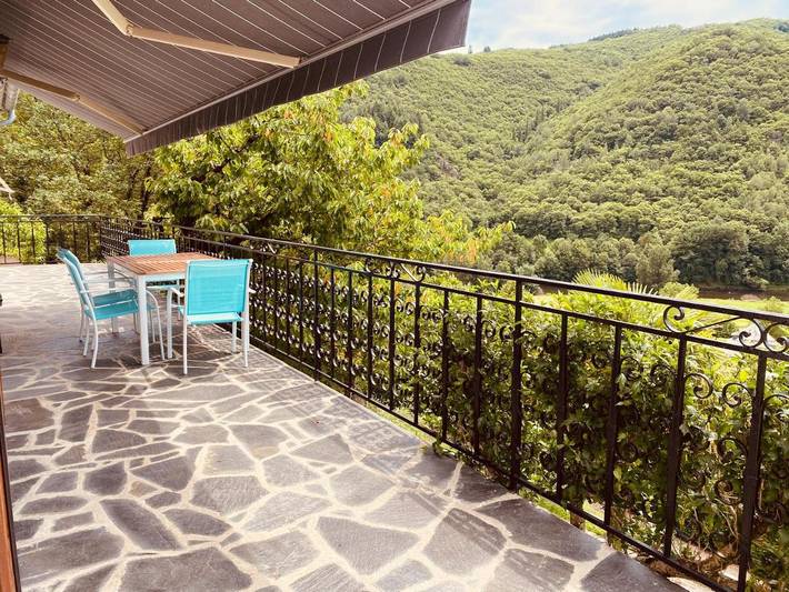 Location de vacances pour 4 personnes, avec jardin et vue à Vieillevie - 4