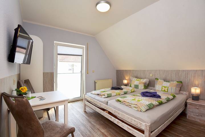 Ganze Ferienwohnung, Pension "Am Rennsteig" - Doppelzimmer mit Etagen-Du/Wc (nur z... in Wartburg, Eisenach