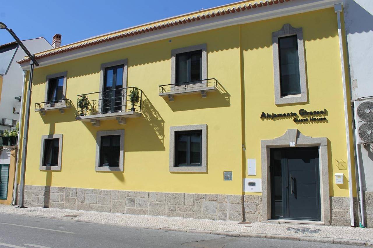 Alojamento Girassol - Guest House - Quarto com casa de banho privativa in Castelo Branco, Aldeias de Xisto