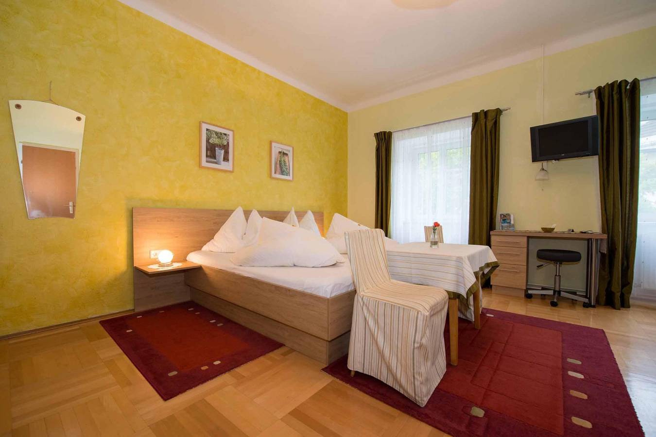 Ganze Ferienwohnung, Zimmer "Magnolie" in Gailtaler Alpen, Greifenburg