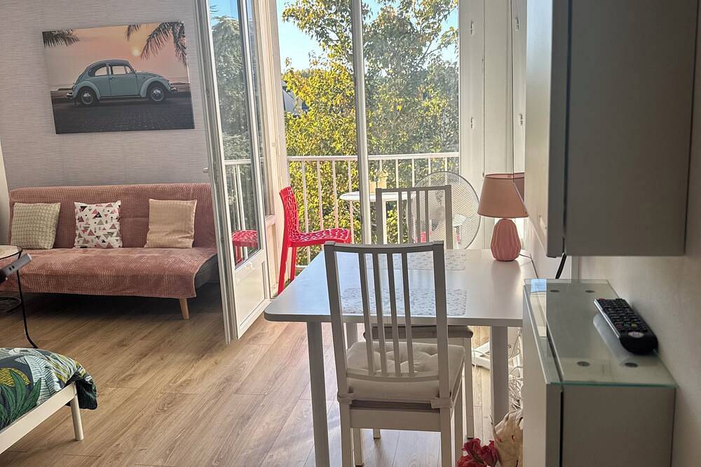 Entire apartment, City center studio in Vendôme, Loire Valley