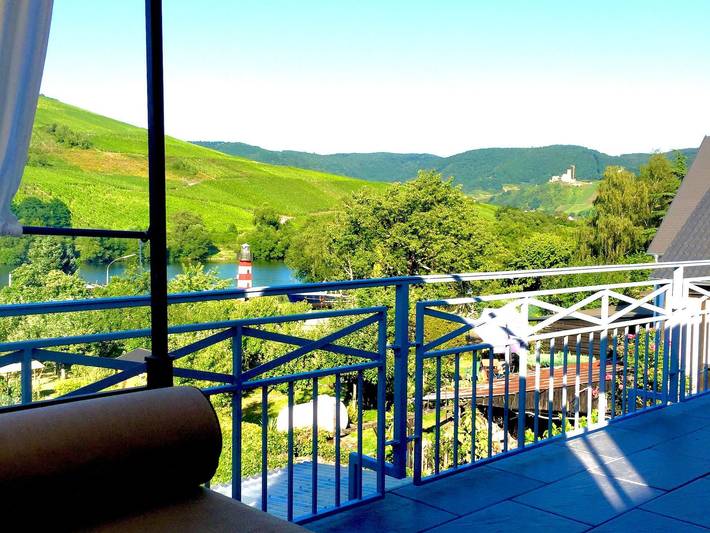 Ferienwohnung für 4 Personen, mit Ausblick und Terrasse sowie Garten - 1