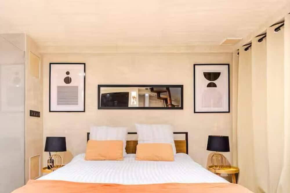 Entire apartment, Jaccuzzi Sauna Private Spa Paris in Montrouge, Hauts-de-Seine