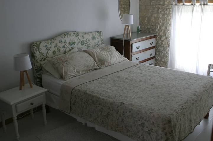 Location de vacances pour 6 personnes, avec jacuzzi et jardin ainsi que piscine et balcon à Nantillé - 4