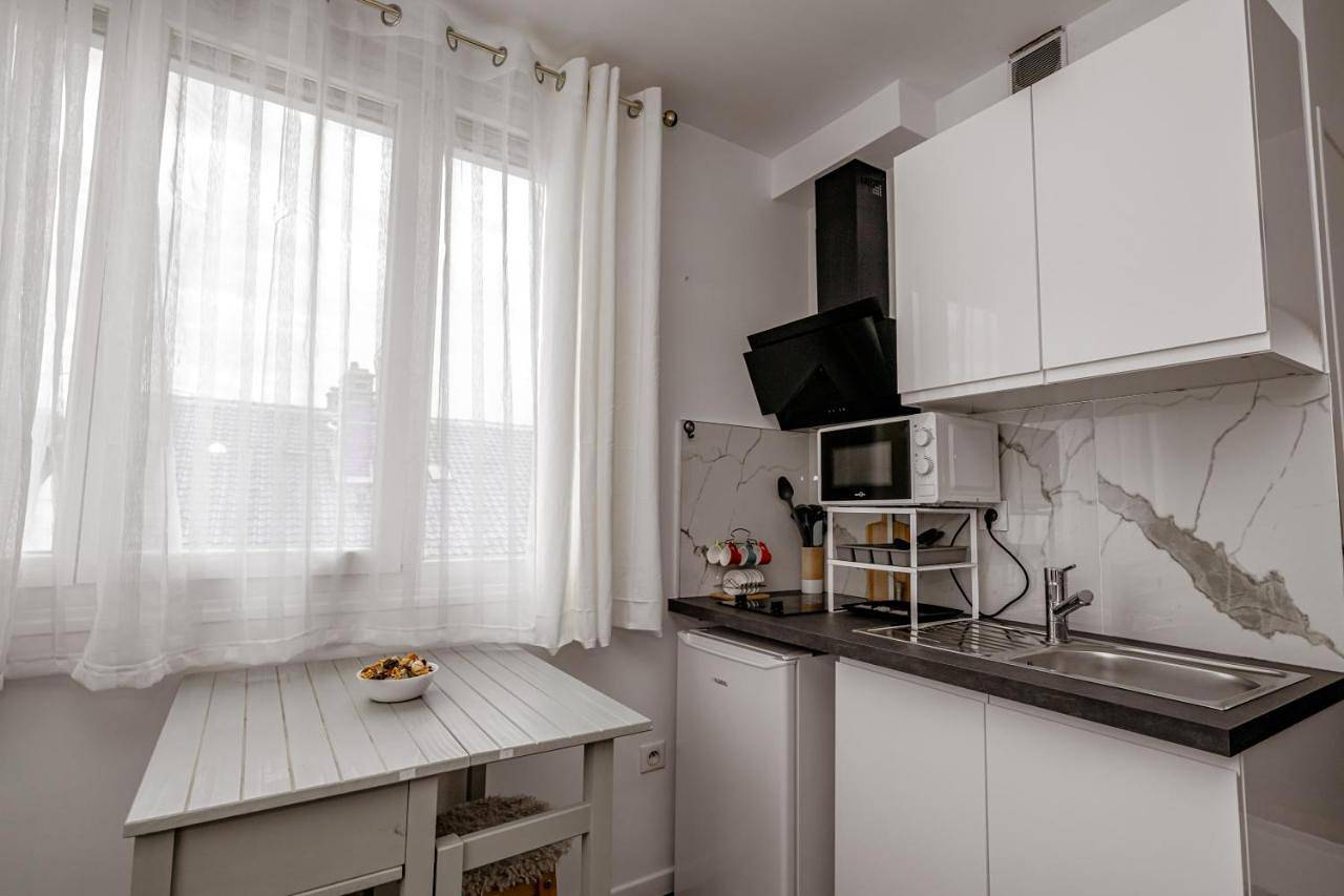 Appartement entier, One-Bedroom Apartment in Bobigny, Seine-Saint-Denis