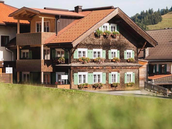 Ferienwohnung für 2 Personen, mit Balkon und Sauna sowie Ausblick in Schattwald