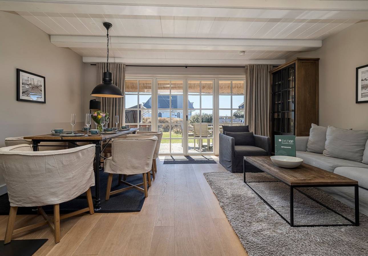 Exkl. Luxus-Hausteil unter Reet mit 4 Zimmern auf ca. 150 m², für bis zu 6 Pers. in Wenningstedt, Sylt