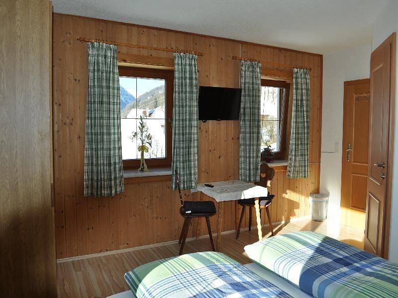 Doppelzimmer (mit Zusatzbett) mit Dusche und Wc in Göriach, Lungau