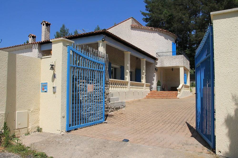 Entire apartment, Gîte les iris à la porte des Cévennes near montpellier in Laroque (Hérault), Lodève region