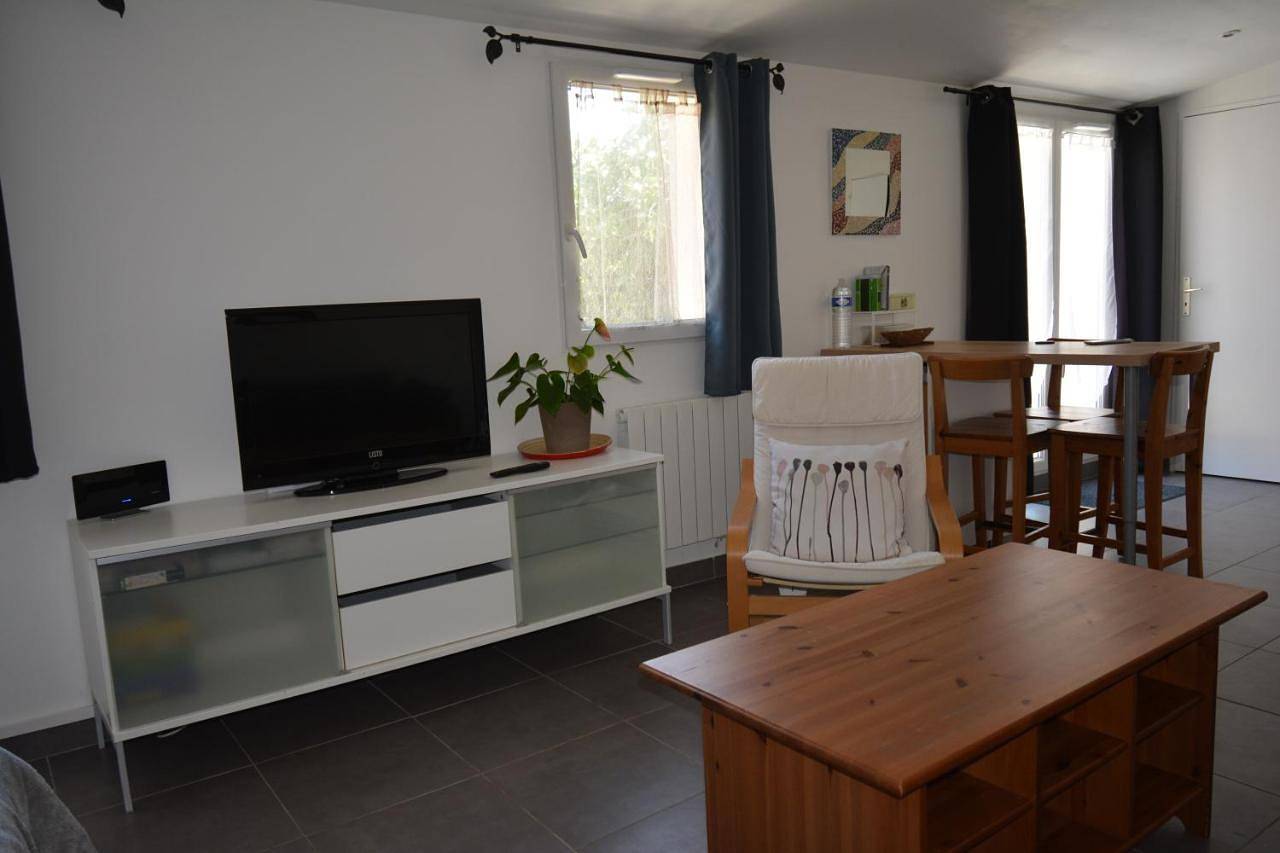 Appartement entier, Grand studio indépendant avec jardin in Goussainville, Val-d'Oise
