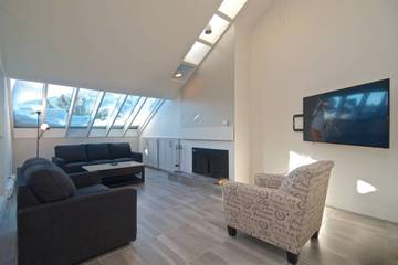 Loft for 6 Guests in Whistler, British Columbia, Picture 3