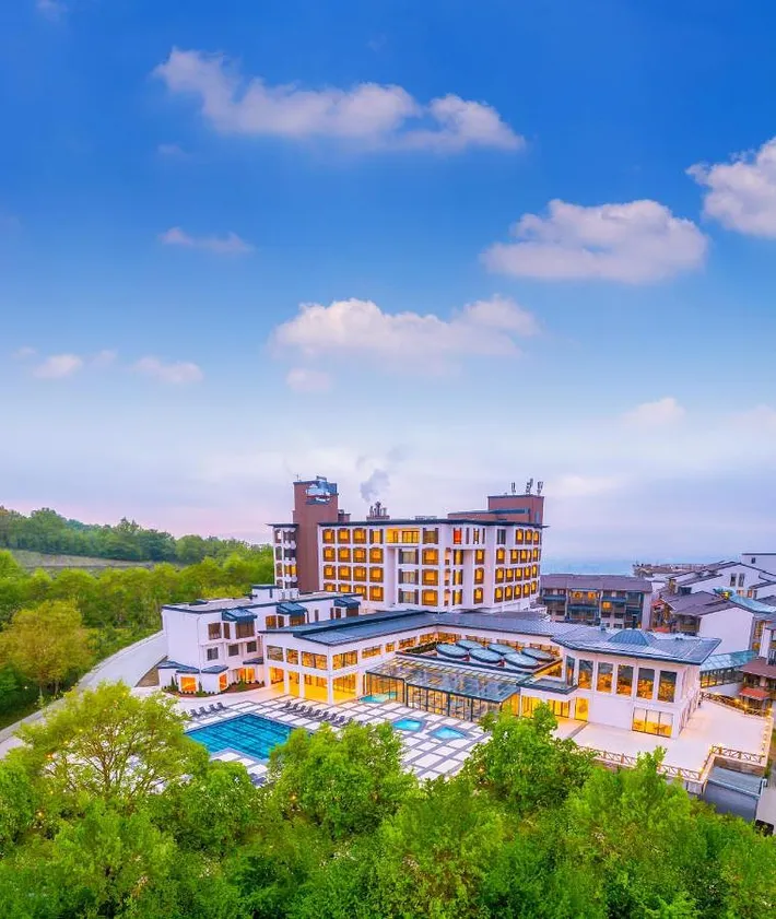 Hôtel pour 4 personnes, avec vue et piscine ainsi que jardin et sauna - 1