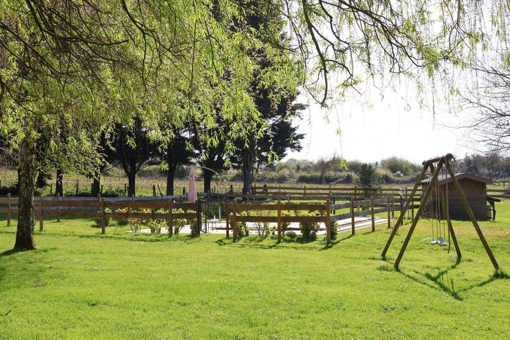 Ferienhaus 'Campagne-Chaulgnes-Pool' mit privatem Pool, Terrasse und Wlan in Chaulgnes, Loire-Tal