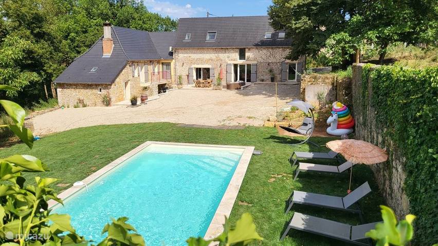 Gîte pour 8 personnes, avec piscine et jacuzzi à Terrasson-Lavilledieu