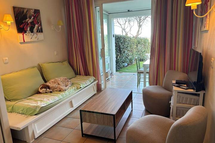 Appartement entier, App 3 pièces , résidence privée 25hect, 4 pers, jardinet privatif, vue mer, in Grimaud, Côte méditerranéenne (France)