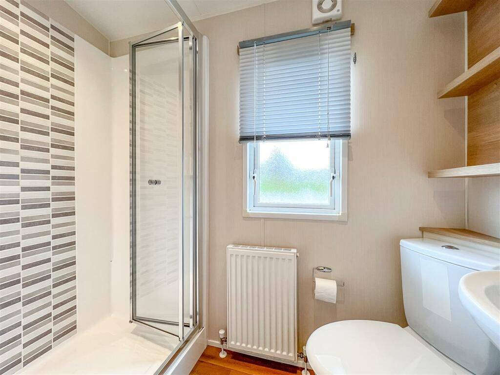 Pottsville Cabin Sleeps 4 with Deck in Praa Sands, Cornwall