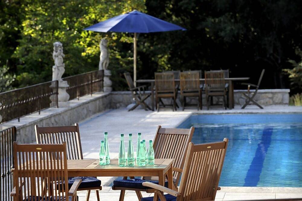 Luxusvilla mit großem Pool in traumhafter Lage mit toller Aussicht in Cabris, Mittelmeerküste (Frankreich)