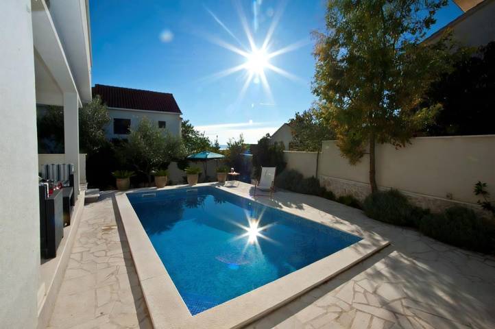 Villa pour 6 personnes, avec jardin et piscine à Okrug Gornji - 4