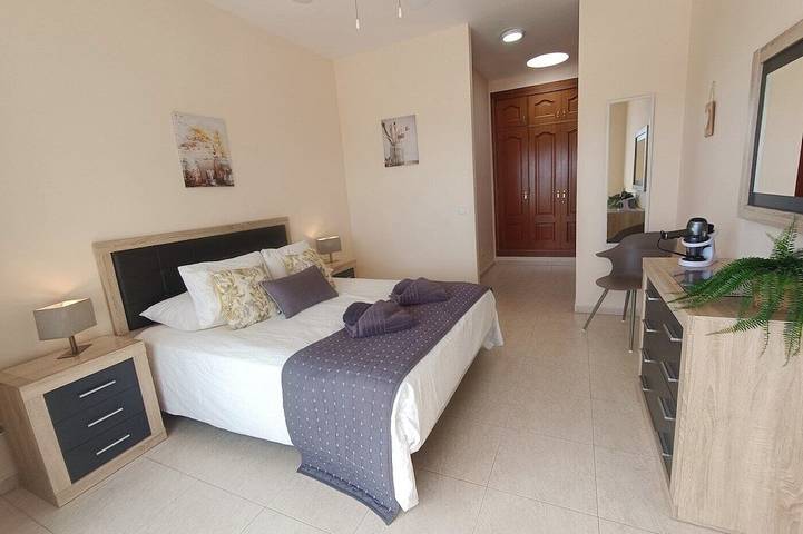 Villa Vicini - with Pool Table & Private Pool in Great Location in Playa Blanca, Yaiza