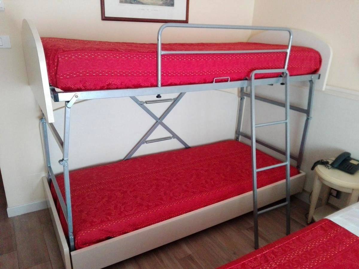 Hotel lo Squalo in Grottammare, Grottammare (Comune)