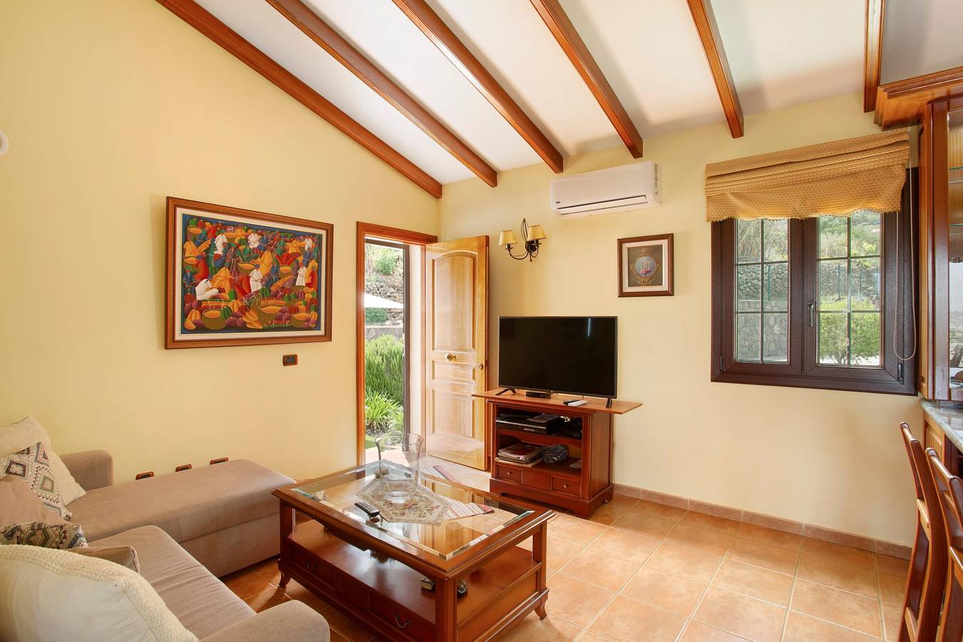 Vacation Home "Casa Lucas" with Mountain View, Pool, Wi-Fi, Garden & Terrace in Vega de San Mateo, North Gran Canaria